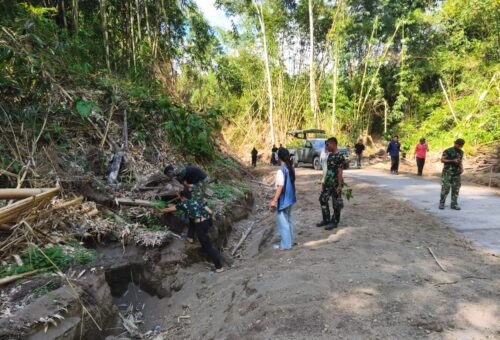 Satgas TMMD Bangli Ajak Warga Cintai Lingkungan Melalui Penanaman Pohon