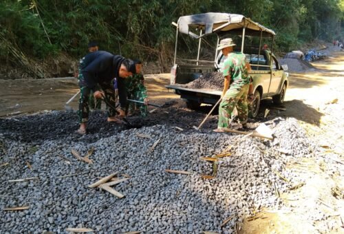 Kebersamaan Masyarakat dan TNI Dalam Pembangunan TMMD Ke-129 di Bangli