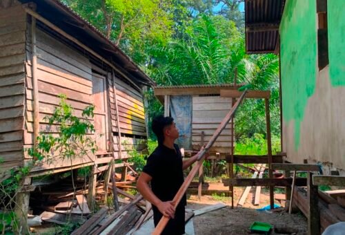 Mengubah Hidup Melalui Warna, Satgas TMMD Bawa Kebaikan untuk Ibu Marsiana