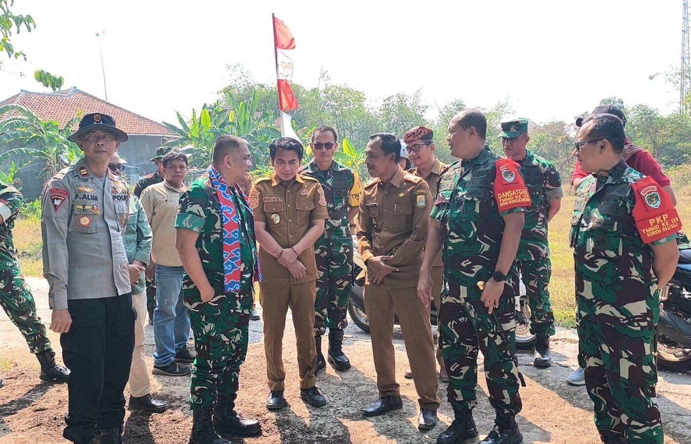 Brigjen TNI Yohanes Toar Pioh Tinjau Pelaksanaan TMMD ke-129 di Desa Luwung Kencana