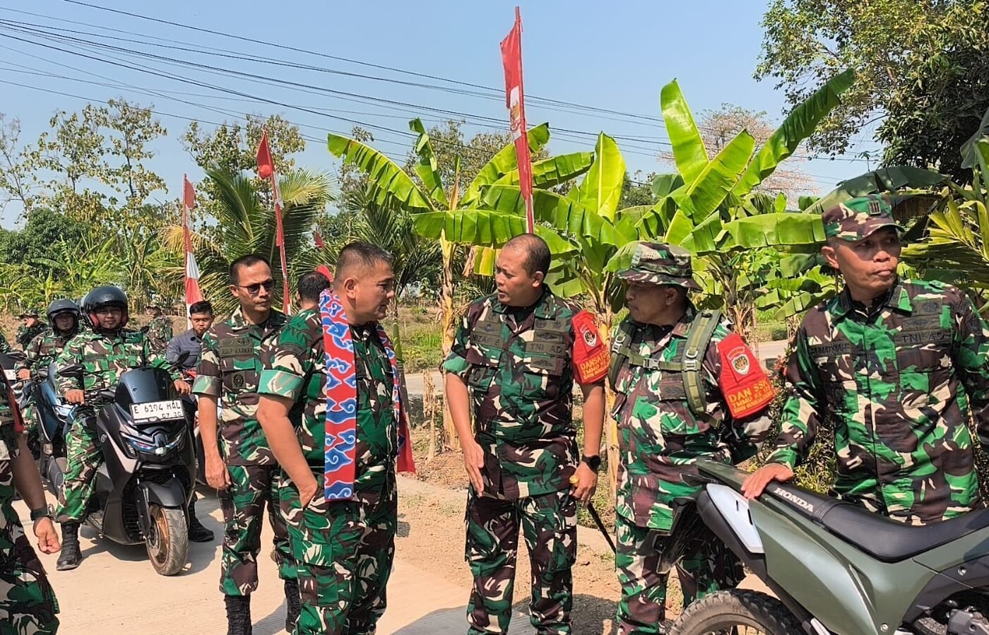 Kunjungan Brigjen TNI Yohanes Toar Pioh untuk Menilai TMMD ke-129 di Cirebon