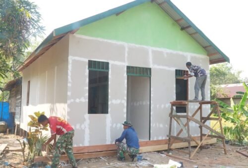 Kolaborasi Satgas TMMD dan Masyarakat Hiasi RTLH di Desa Bandar Raya