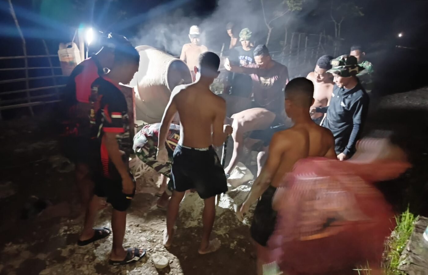 Pengabdian Malam, Satgas TMMD Kodim Belu Tuntaskan Jalan Usaha Tani