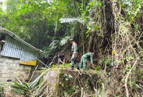 Komitmen TNI, Wadan Satgas TMMD Ke-129 Terjun Langsung Bersihkan Yeh Tipat
