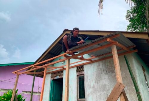 Kolaborasi TNI-AD dalam Pembangunan RTLH Ibu Mariana Tius di Dusun Belatung