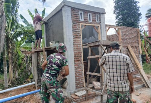 Kerjasama Satgas TMMD dan Komunitas Local Mempercepat Pembangunan Fasilitas MCK di TPU Blang Cot