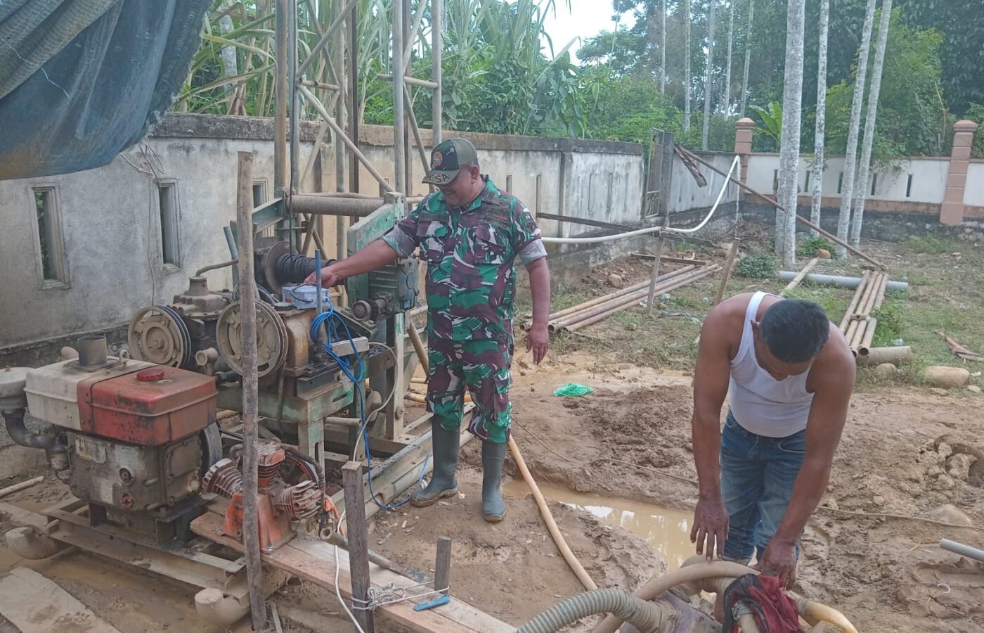 Kedalaman Sumur Bor TMMD Ke-129 Ditambah, Satgas Optimis Penuhi Kebutuhan Air Masjid dan Warga