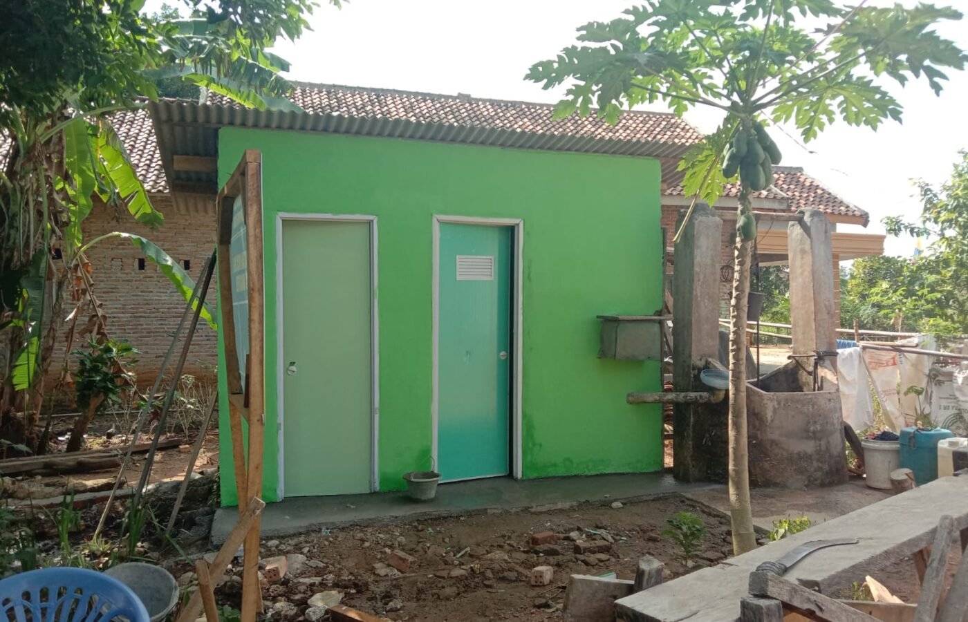 Pembangunan MCK Untuk Ibu Wagiyem: TMMD ke-129 di Lampung Utara Tercapai