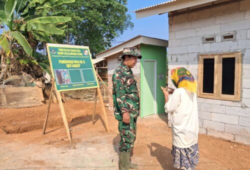 Pengecekan Pembangunan MCK oleh Satgas TMMD 129 di Sungkai Utara