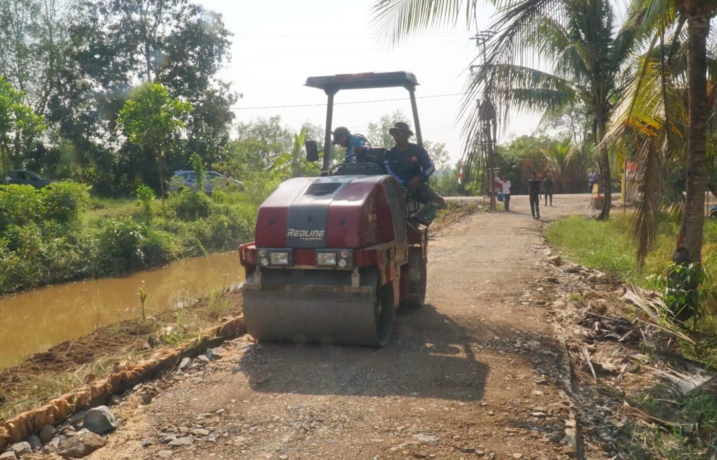 Pemeriksaan Alat Berat, Satgas TMMD Pastikan Proyek Jalan Desa Bandar Raya Berjalan Efektif