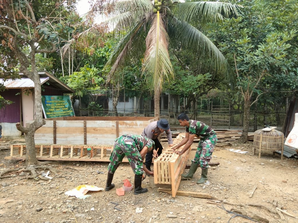 Pembangunan Kandang Ayam dan Kebun Sayur oleh TMMD 129 Kodim 0102/Pidie