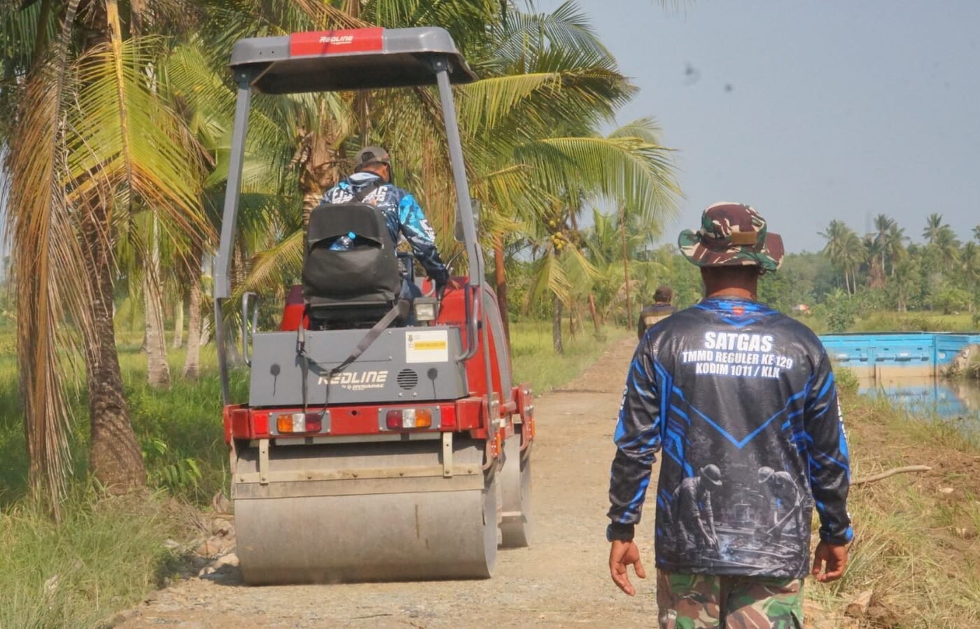 Kerja Bersama untuk Memperkuat Infrastruktur Jalan di Desa