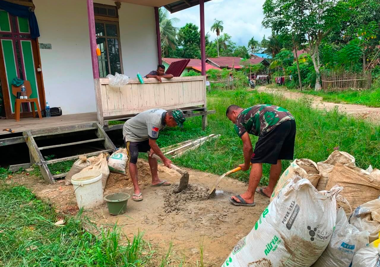 Keterampilan Pertukangan Anggota Satgas dalam TMMD Regtas Ke-129
