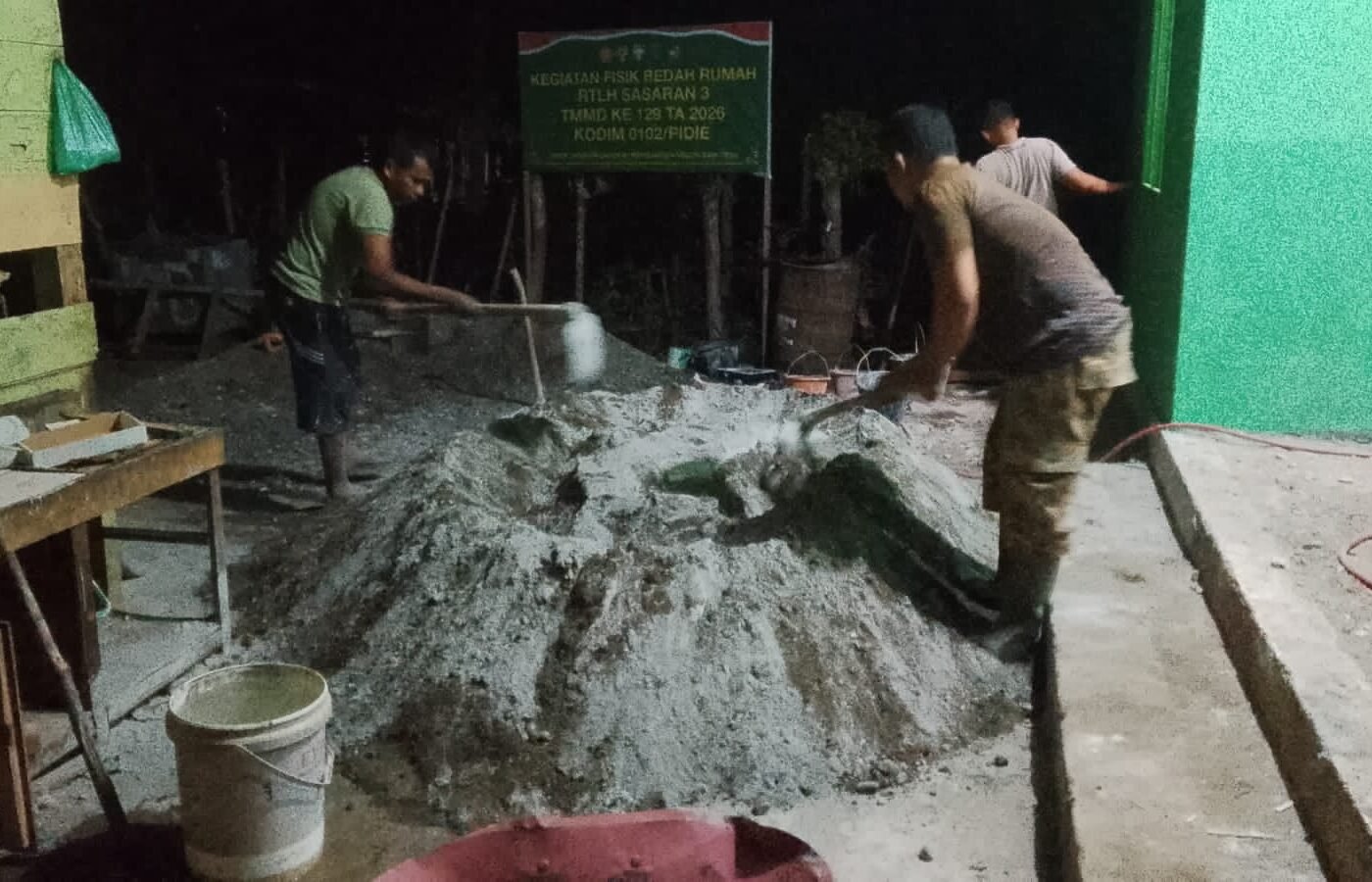 Dedikasi Satgas TMMD Ke-129 Kodim 0102/Pidie untuk Warga Melalui Pekerjaan Malam