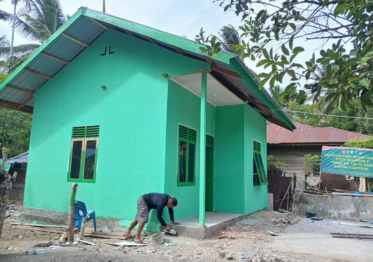Progres Rehabilitasi RTLH TMMD ke-129 Kodim 0102/Pidie Mencapai 80 Persen