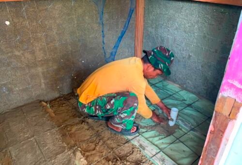 Progres Pembangunan MCK di Embaloh Hilir oleh Satgas TMMD Regtas Ke-129