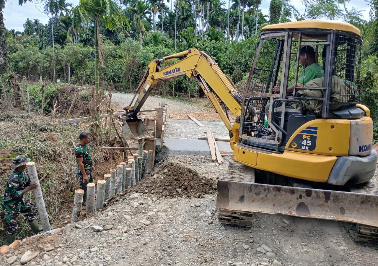 Pencapaian Satgas TMMD Ke-129 Kodim 0102/Pidie: Pemasangan Cerucuk Perkuat Jembatan
