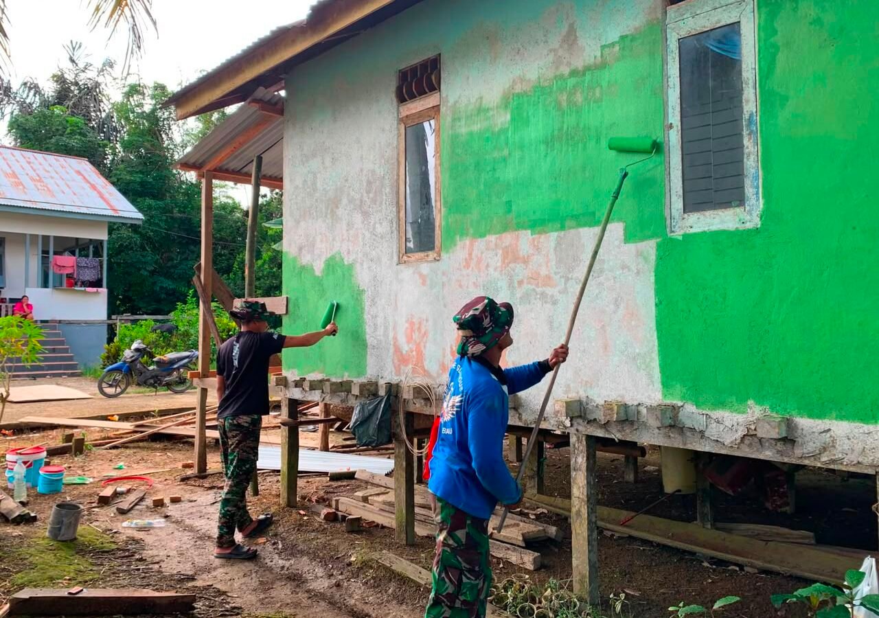 Progres Pengecatan Rehab RTLH dalam Program TMMD Regtas 129 Meningkat di Titik 1