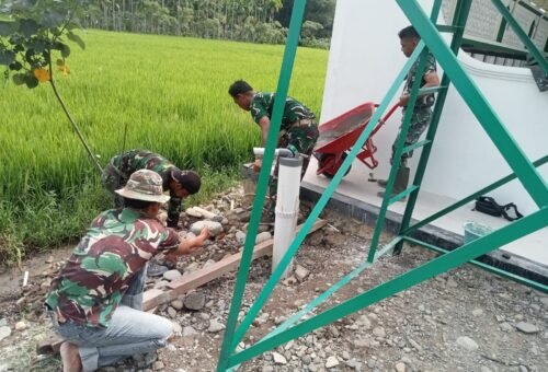 Pembangunan Tempat Wudhu di Masjid Al Furqan oleh Satgas TMMD Reguler Ke-129