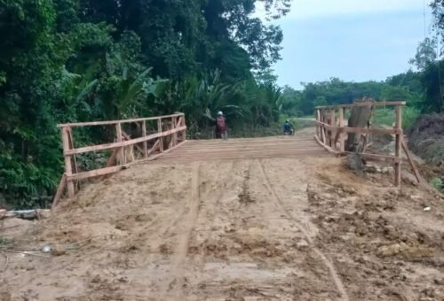 Perkuat Infrastruktur, Satgas TMMD Ke-129 Kodim 1206/Psb Tingkatkan Jembatan di Ulak Pauk