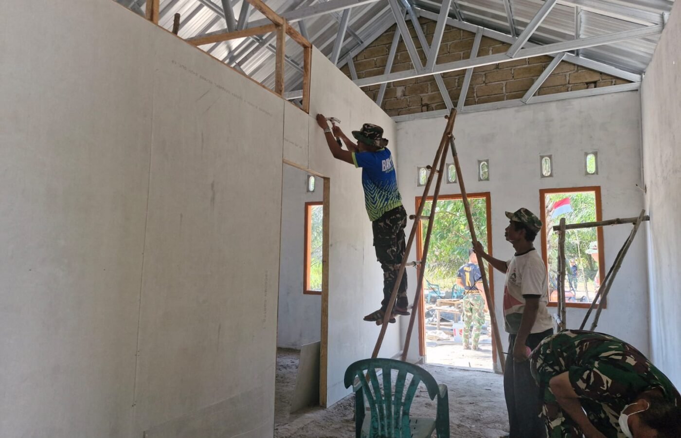 Peningkatan Kenyamanan Rumah RTLH Bapak Ardiansyah melalui Sekat Kamar