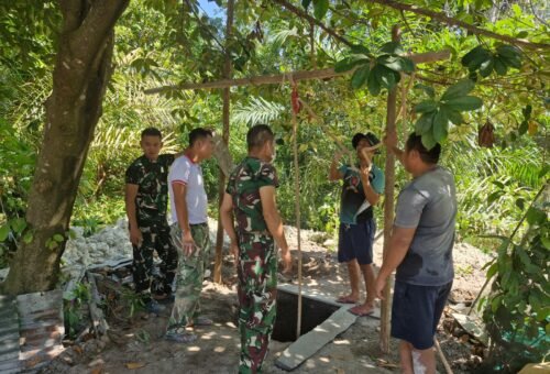 Gotong Royong TNI dan Masyarakat untuk Pembangunan Sumur Program TMMD di Bangka