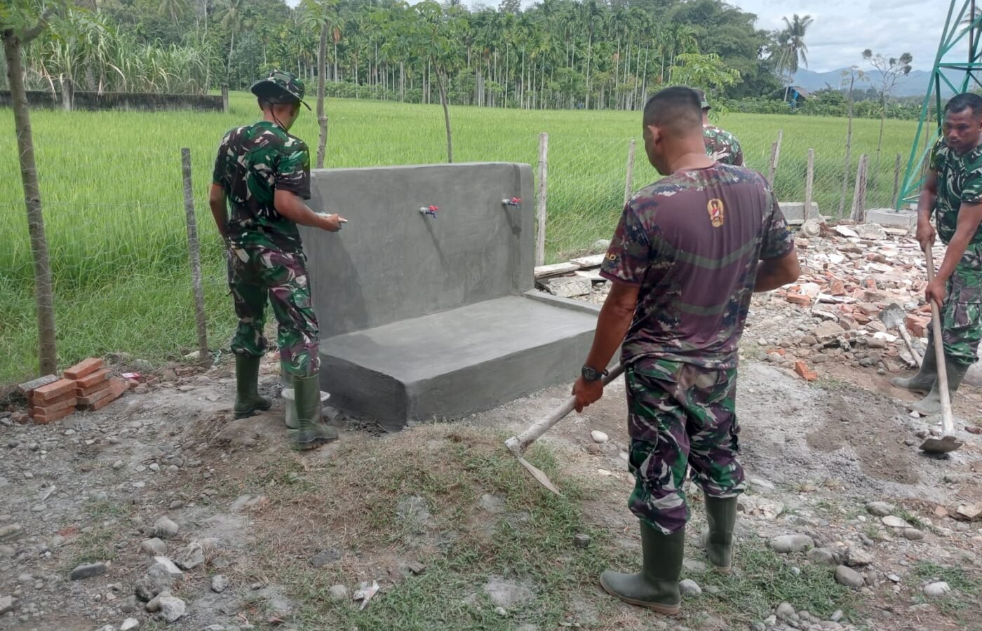 Pembangunan Tempat Wudu oleh Satgas TMMD Ke-129 Kodim 0102/Pidie Selesai, Perkuat Fasilitas Ibadah di Desa Lhok Panah