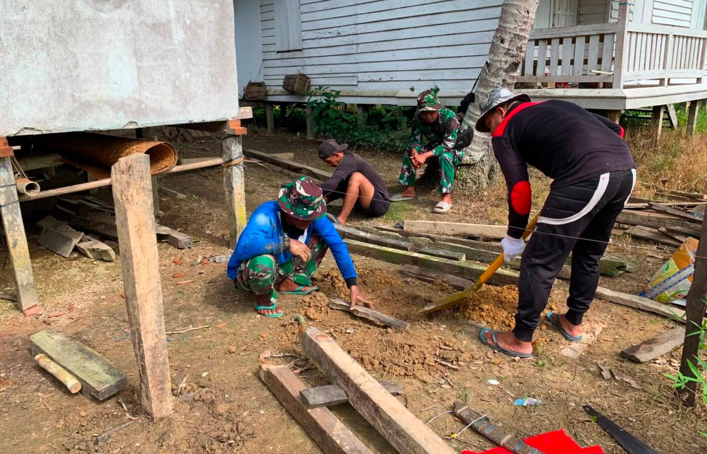 Program TMMD ke-129 Kodim 1206/Putussibau Fokus Perbaikan Rumah Warga