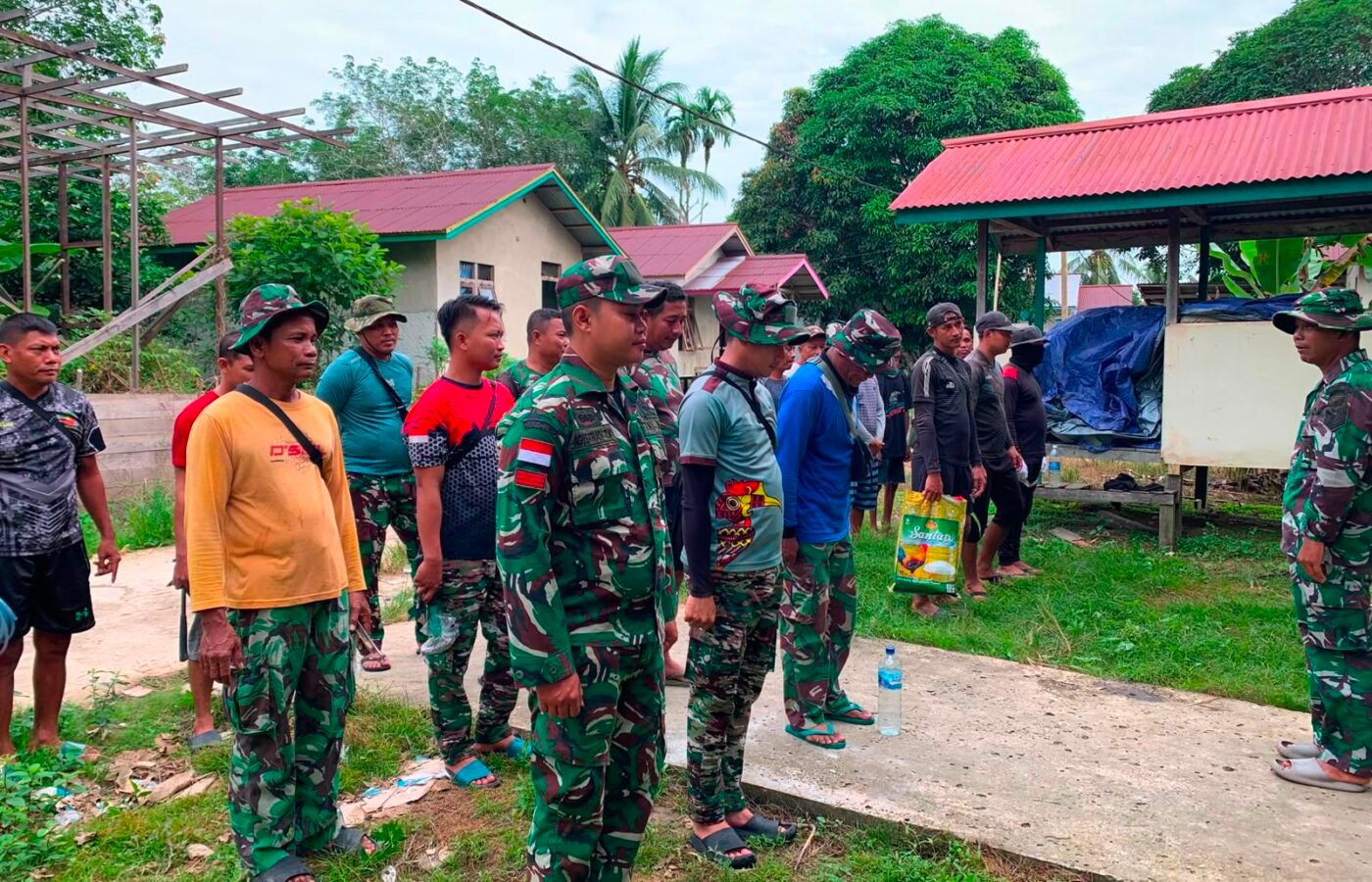 Pj. Danramil 1206-01/Embaloh Hilir Gelar Apel Kerja Bersama Satgas TMMD dan Warga Desa Belatung