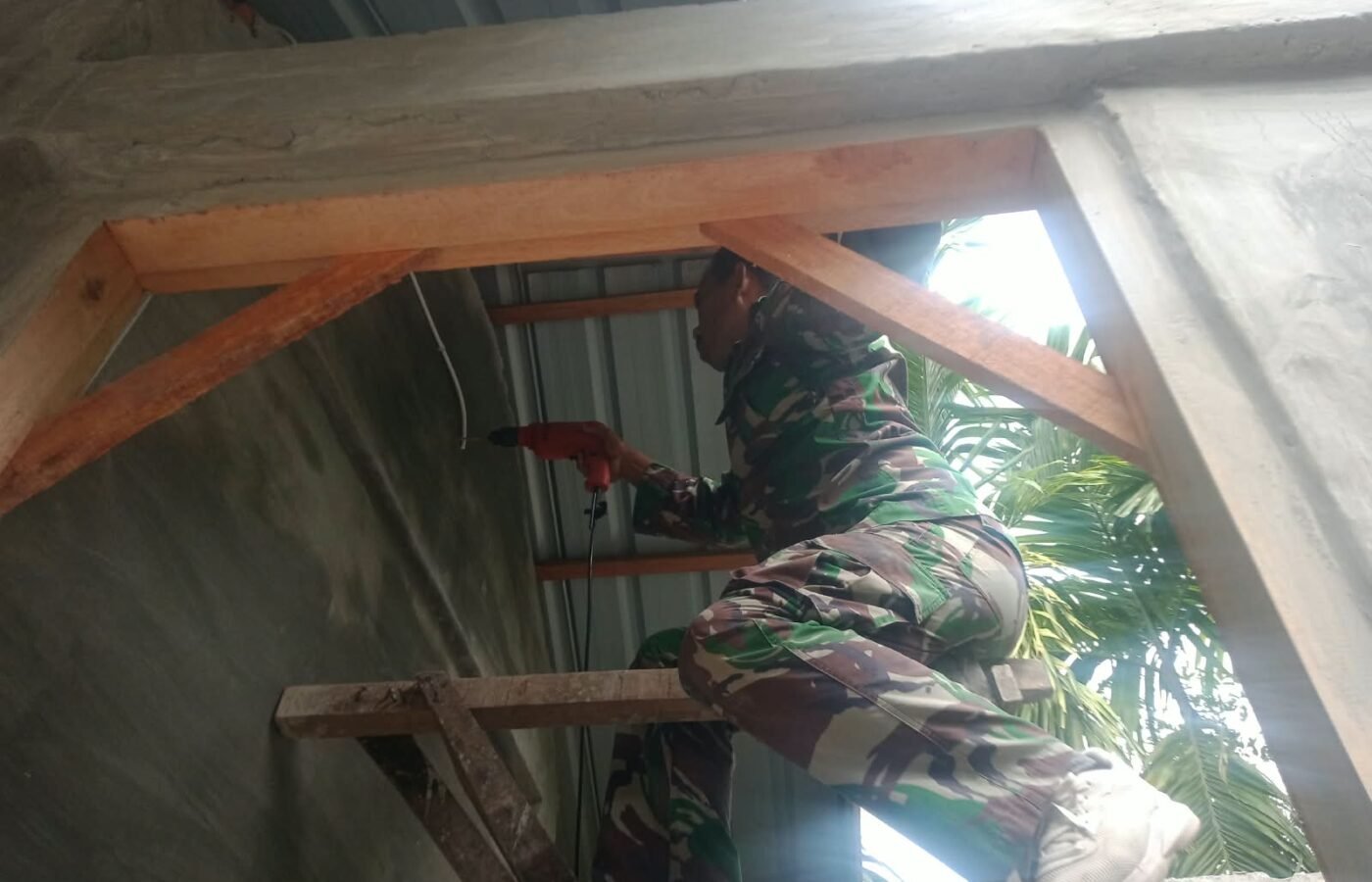 Pembangunan MCK Umum di Pidie Mendekati Selesai dengan Pemasangan Listrik