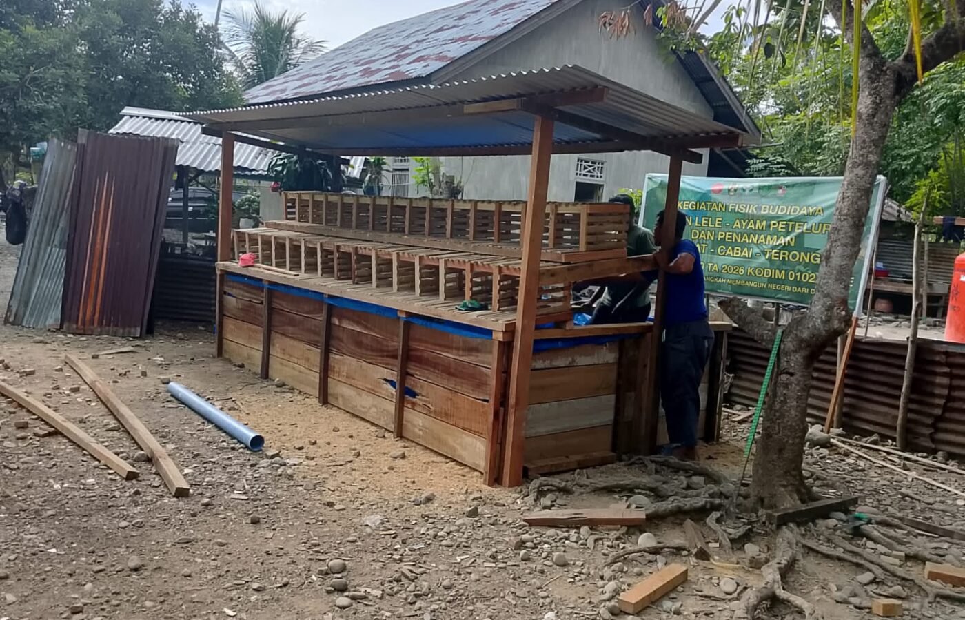 Satgas TMMD ke-129 Selesaikan Kandang Ayam dan Kolam Ikan untuk Pangan Mandiri