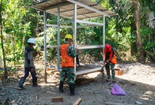 Kebersamaan Satgas TMMD dan Warga Terus Percepat Pembangunan MCK
