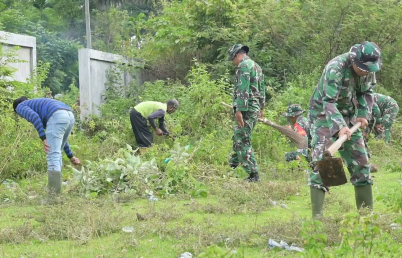 Pembangunan Sumur Bor untuk Akses Air Bersih di Dayah dan Komunitas setempat