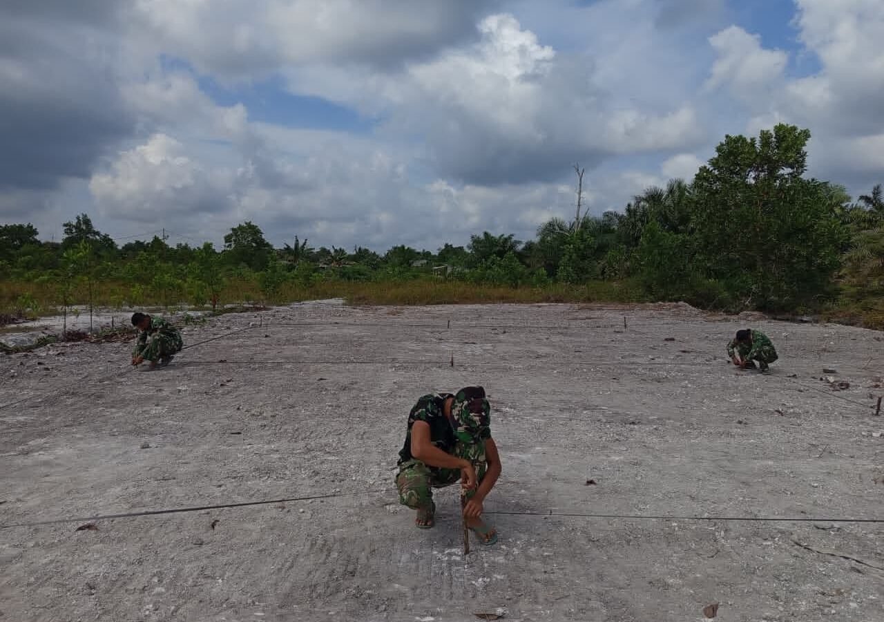 Pembangunan Lapangan Voli untuk Generasi Muda, TMMD Kodim 0413/Bangka Dorong Kesehatan Masyarakat