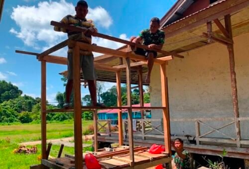 Dedikasi TNI dalam Meningkatkan Kesehatan Melalui Pembangunan MCK di Posyandu Nirwana