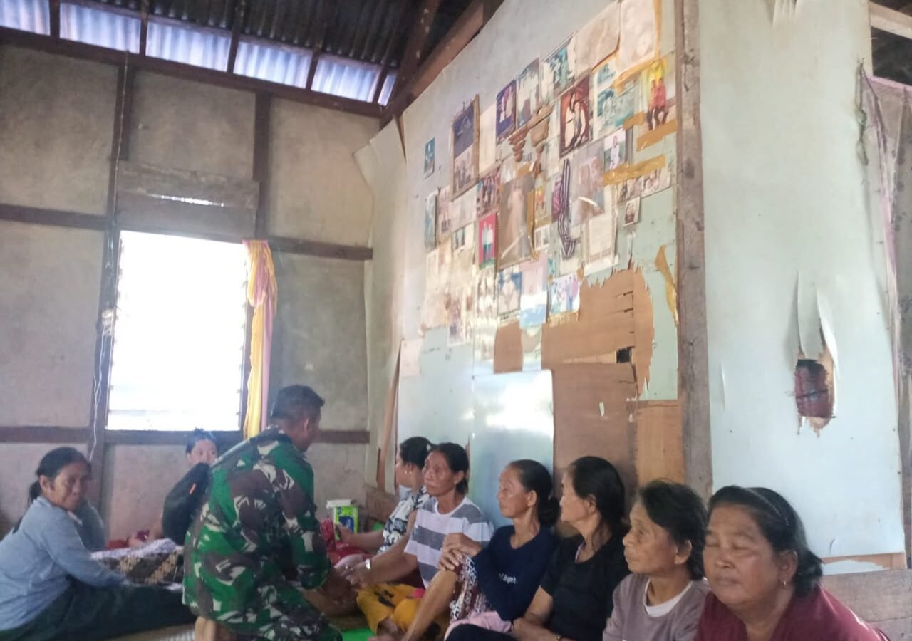 Satgas TMMD Berikan Dukungan kepada Keluarga yang Berduka di Dusun Belatung
