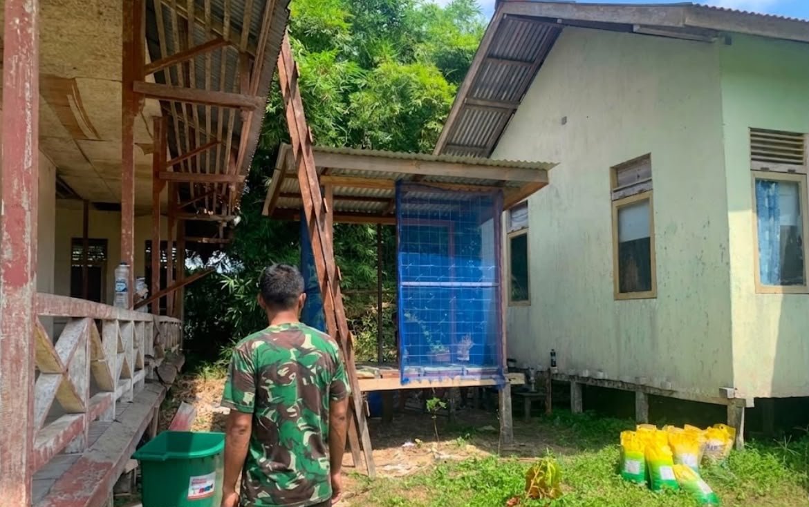 Kemajuan Proyek MCK TMMD Regtas Ke-129 Kodim 1206/Putussibau di Dusun Belatung Capai Setengah Pembangunan, Kades Berikan Penghargaan