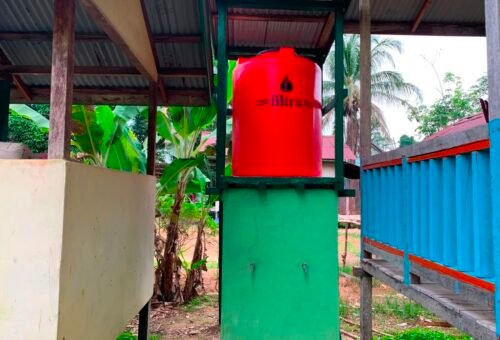 Proyek MCK di Gedung Tauk Begulai Mendekati Penyelesaian, Satgas TMMD Regtas Ke-129 Kodim 1206/Putussibau Optimalkan Finishing