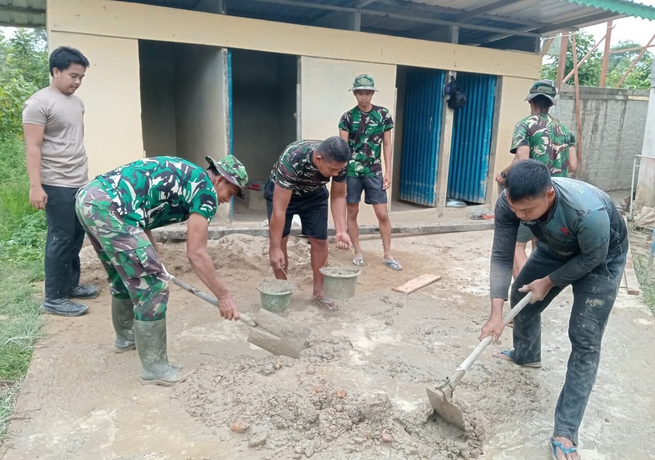 Kegiatan Pengecoran Tandon Air, Satgas TMMD ke-129 Kodim 1206/Putussibau Tingkatkan Kualitas Bangunan