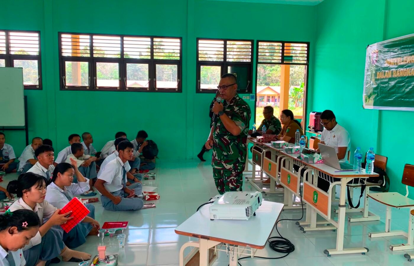 Pendidikan Karakter untuk Generasi Muda Melalui Penyuluhan Kodim 1206/Putussibau