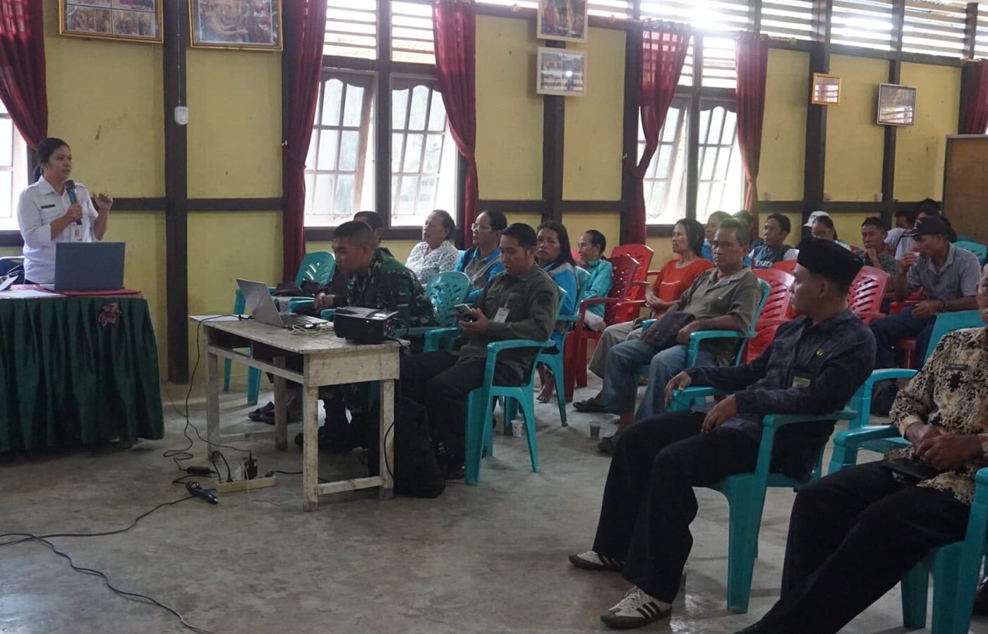 Kodim 1206/Putussibau Gelar Edukasi tentang Kesehatan di Desa Ulak Pauk