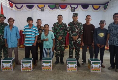 Danrem 121/Abw Serahkan Bantuan Ikhlas ke Masyarakat Ulak Pauk, Tunjukkan Komitmen TNI Dalam TMMD Reguler Ke-129