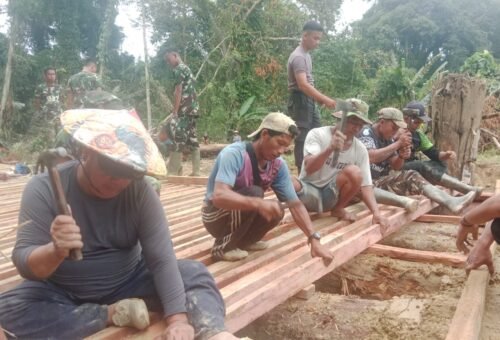 Pembangunan Jembatan TMMD ke-129 Kodim 1206/Putussibau untuk Meningkatkan Ekonomi Warga