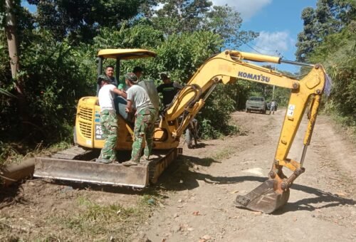 Pentingnya Pemeliharaan Alat Berat, Satgas TMMD ke-129 Kodim 1407/Bone Rawat Excavator
