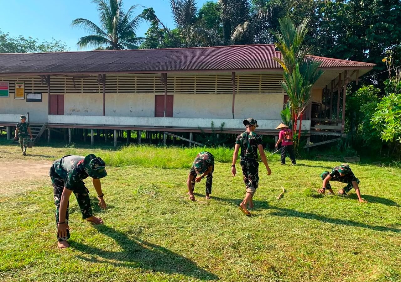 TNI dan Warga Bersatu dalam Aksi Bersih Desa Melalui TMMD Ke-129