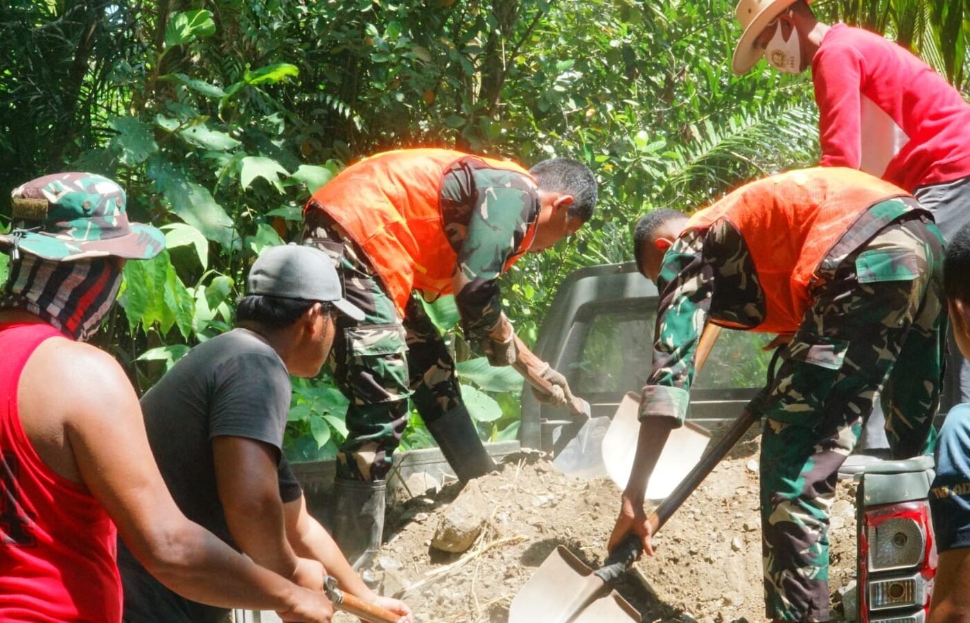 Satgas TMMD dan Warga Bersatu Percepat Peningkatan Jalan 1,2 Kilometer di Desa Bandaraya