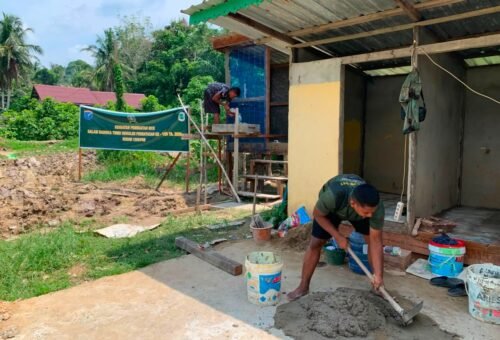 Pembangunan Fasilitas Sanitasi, Satgas TMMD Ke-129 Kodim 1206/Putussibau Selesaikan MCK di Masjid Al-Hidayah