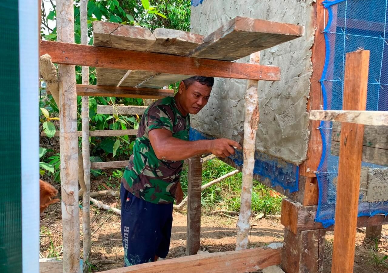 Satgas TMMD Ke-129 Tingkatkan Proyek MCK Masjid Al-Hidayah