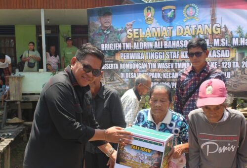 Dukungan TNI bagi Masyarakat, Tim Wasev TMMD Pati Serahkan Bantuan di Desa Ulak Pauk dan Desa Belatung