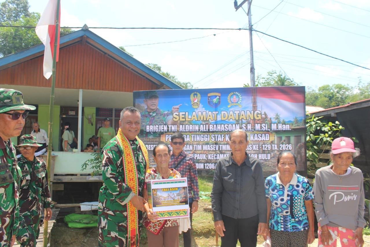 Keceriaan Warga Desa Ulak Pauk dan Belatung Terima Bantuan dari Tim Wasev TMMD
